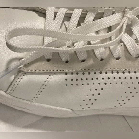 👟Le TIGRE Tompkins Sneaker - Women's  Size: 9.5  Color : White - Picture 4 of 12